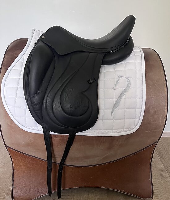 Antarès Dressursattel Büffelleder Cadence in Schwarz mit Lackdetails, gebraucht