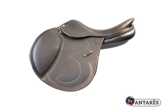 Signature jumping saddle