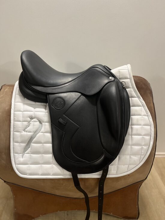 Antarès Signature Dressursattel 17"